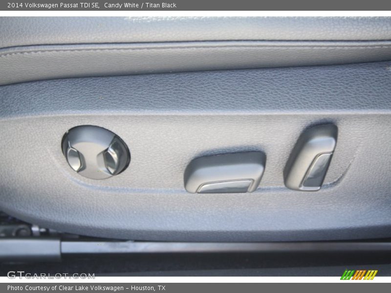 Candy White / Titan Black 2014 Volkswagen Passat TDI SE