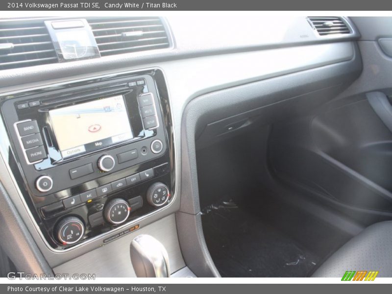 Candy White / Titan Black 2014 Volkswagen Passat TDI SE