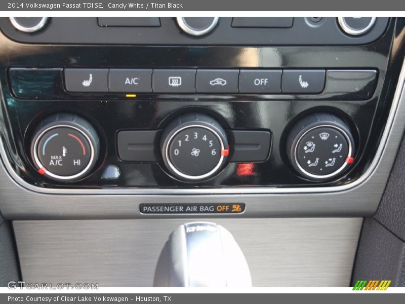 Candy White / Titan Black 2014 Volkswagen Passat TDI SE