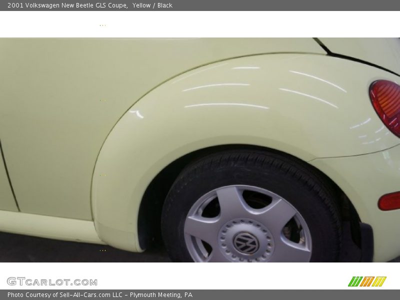 Yellow / Black 2001 Volkswagen New Beetle GLS Coupe