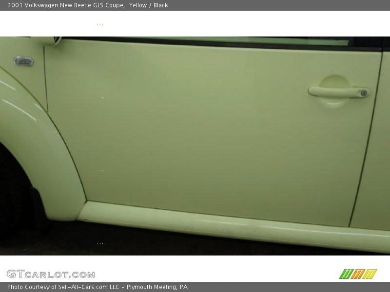 Yellow / Black 2001 Volkswagen New Beetle GLS Coupe