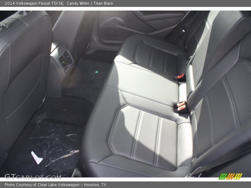 Candy White / Titan Black 2014 Volkswagen Passat TDI SE