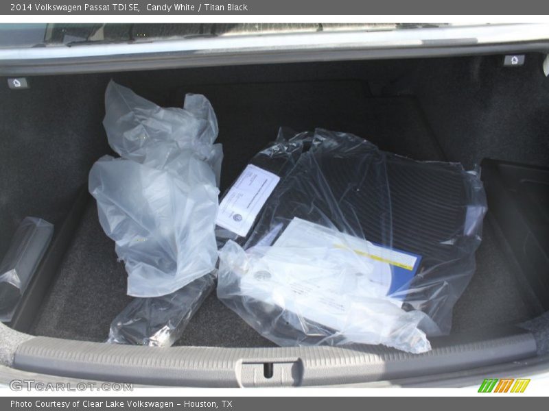 Candy White / Titan Black 2014 Volkswagen Passat TDI SE
