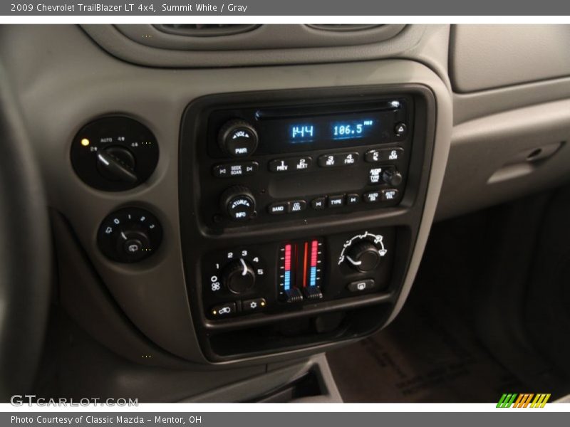 Summit White / Gray 2009 Chevrolet TrailBlazer LT 4x4