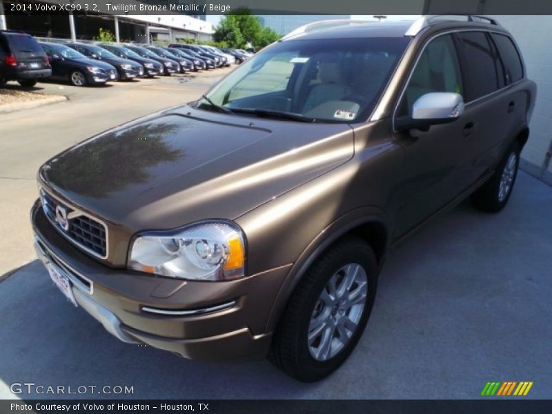 Front 3/4 View of 2014 XC90 3.2