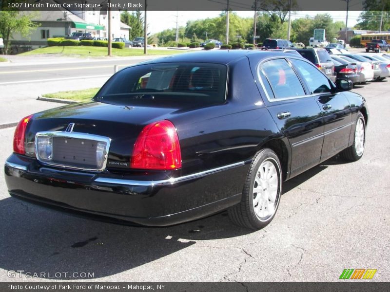 Black / Black 2007 Lincoln Town Car Signature