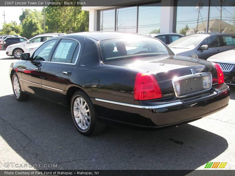 Black / Black 2007 Lincoln Town Car Signature