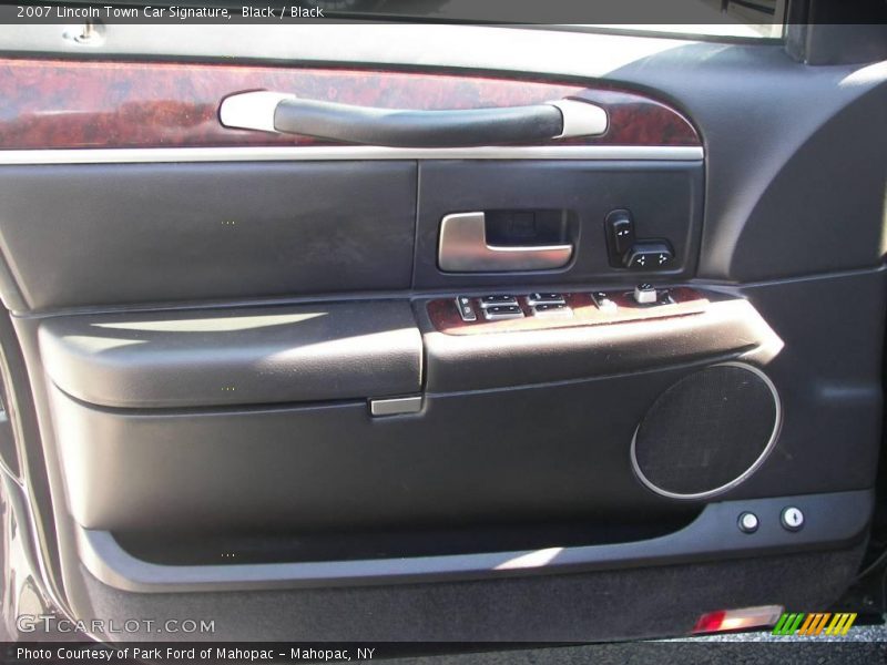 Black / Black 2007 Lincoln Town Car Signature