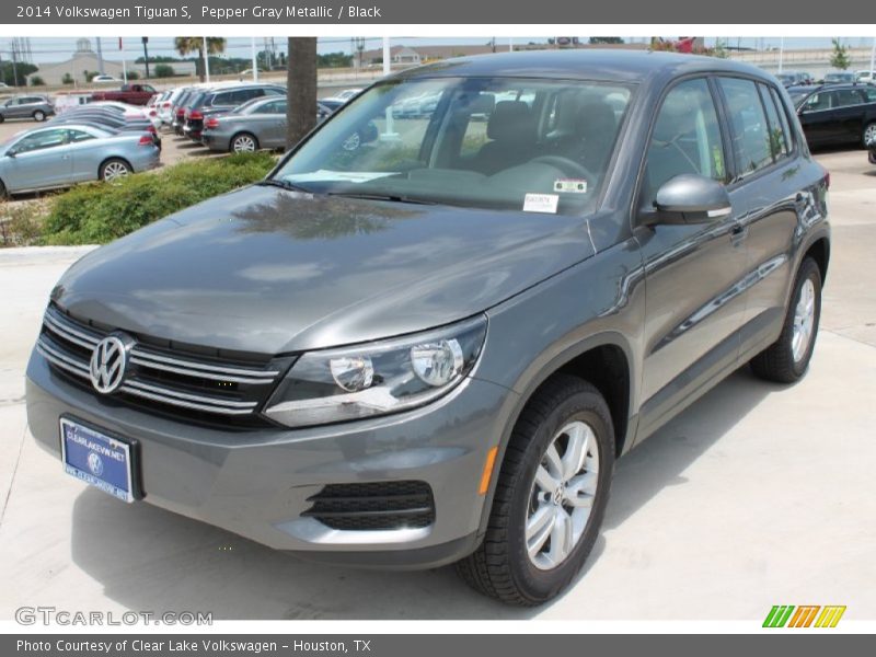 Pepper Gray Metallic / Black 2014 Volkswagen Tiguan S