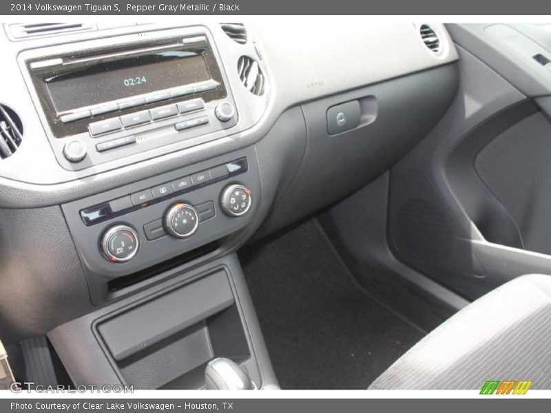 Pepper Gray Metallic / Black 2014 Volkswagen Tiguan S