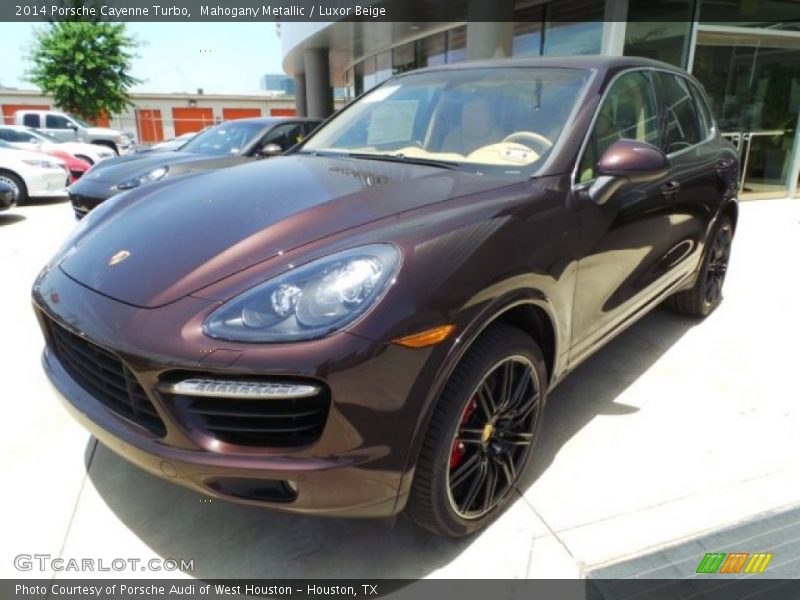 Front 3/4 View of 2014 Cayenne Turbo