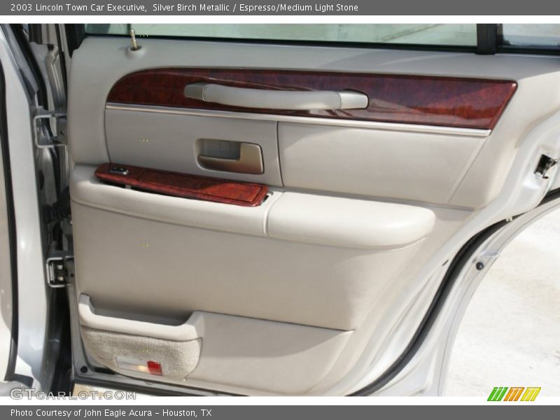 Silver Birch Metallic / Espresso/Medium Light Stone 2003 Lincoln Town Car Executive