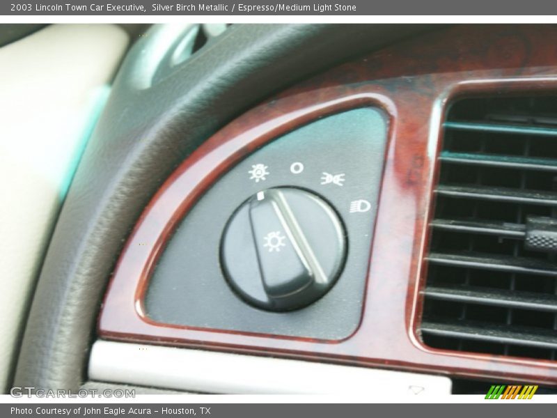 Silver Birch Metallic / Espresso/Medium Light Stone 2003 Lincoln Town Car Executive