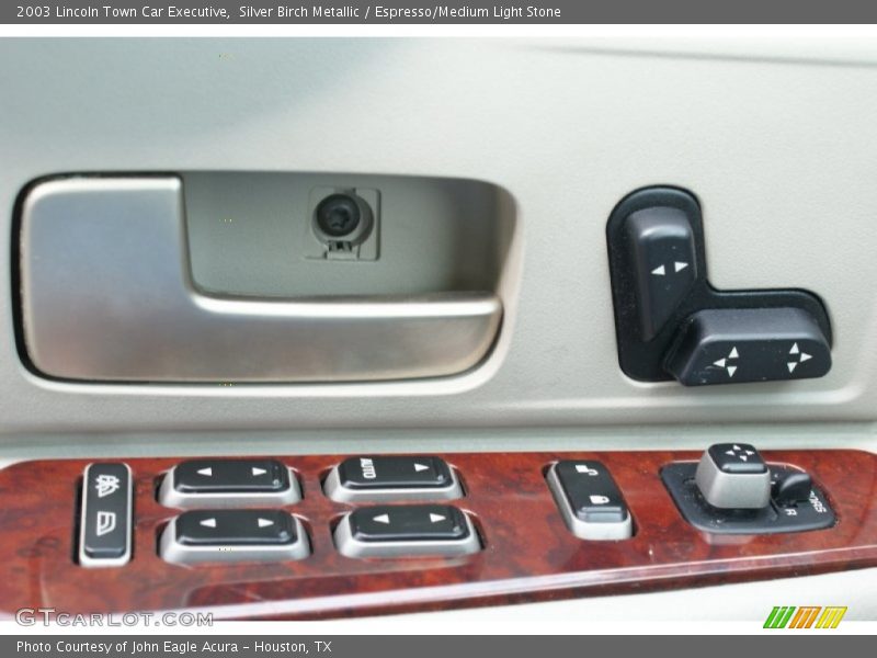 Silver Birch Metallic / Espresso/Medium Light Stone 2003 Lincoln Town Car Executive