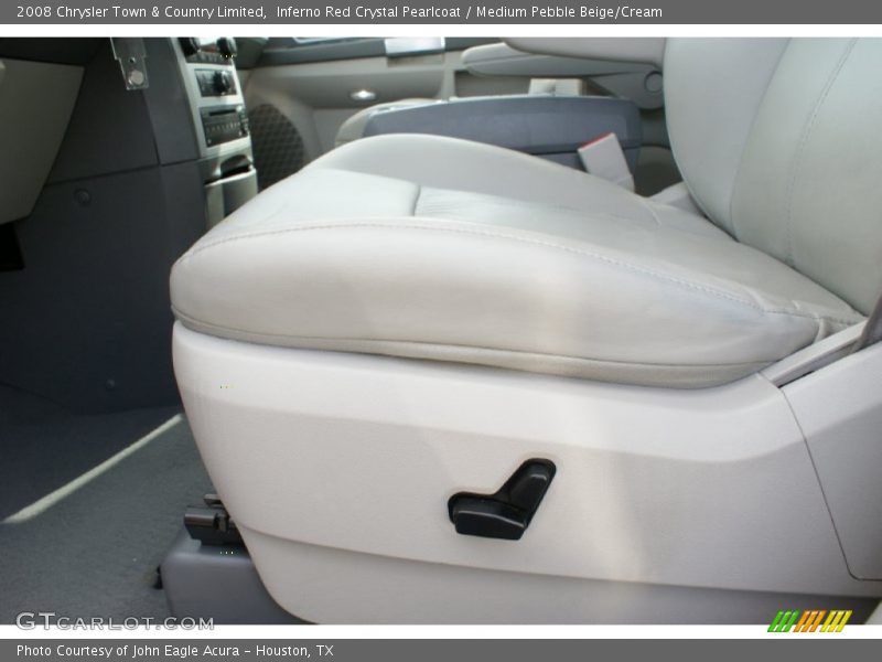 Inferno Red Crystal Pearlcoat / Medium Pebble Beige/Cream 2008 Chrysler Town & Country Limited