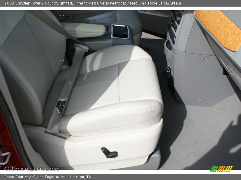 Inferno Red Crystal Pearlcoat / Medium Pebble Beige/Cream 2008 Chrysler Town & Country Limited
