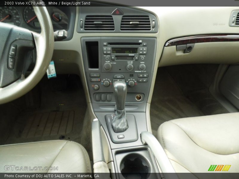 White / Beige/Light Sand 2003 Volvo XC70 AWD