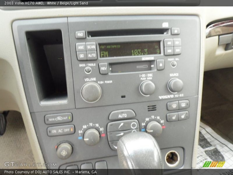 White / Beige/Light Sand 2003 Volvo XC70 AWD