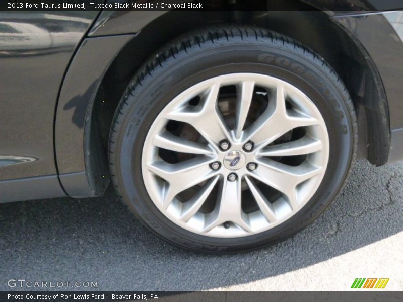 Tuxedo Black Metallic / Charcoal Black 2013 Ford Taurus Limited