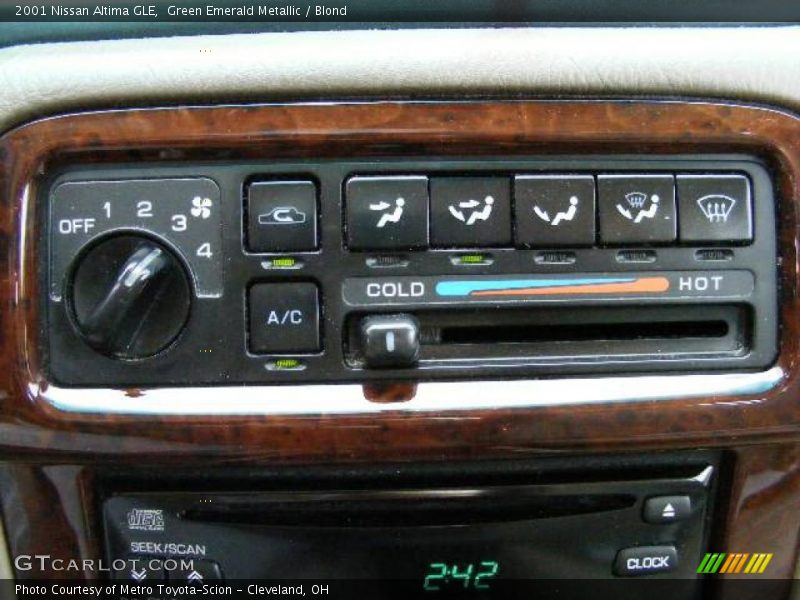 Green Emerald Metallic / Blond 2001 Nissan Altima GLE