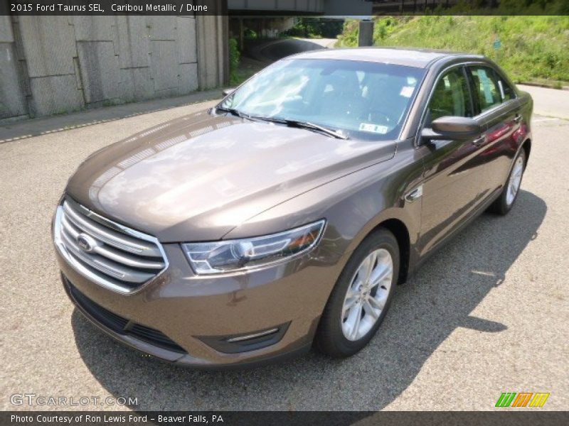 Front 3/4 View of 2015 Taurus SEL