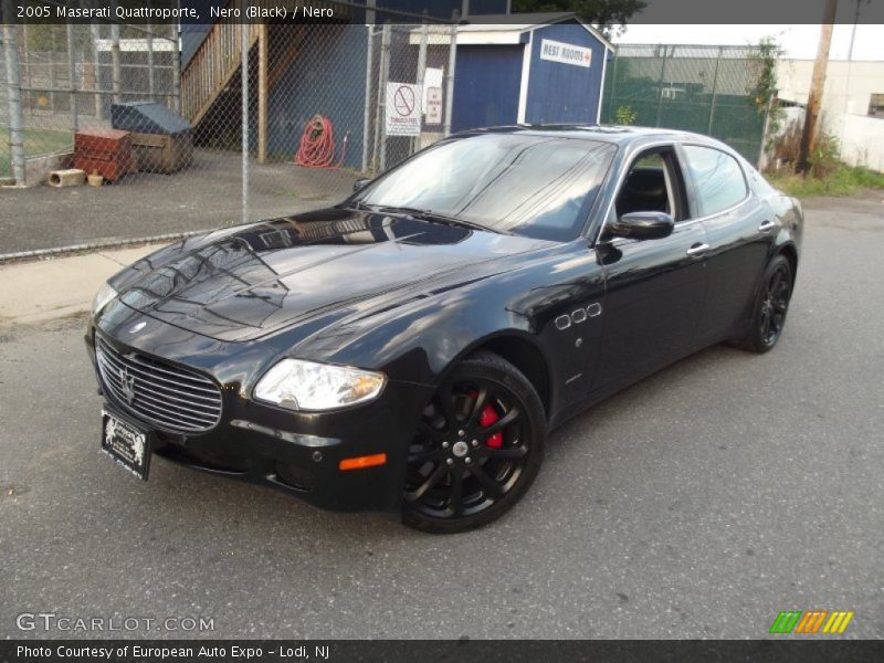 Nero (Black) / Nero 2005 Maserati Quattroporte