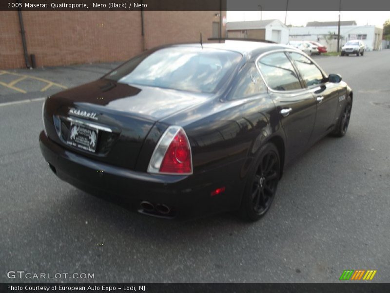 Nero (Black) / Nero 2005 Maserati Quattroporte