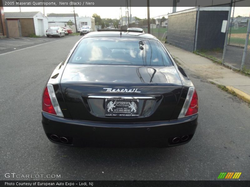 Nero (Black) / Nero 2005 Maserati Quattroporte