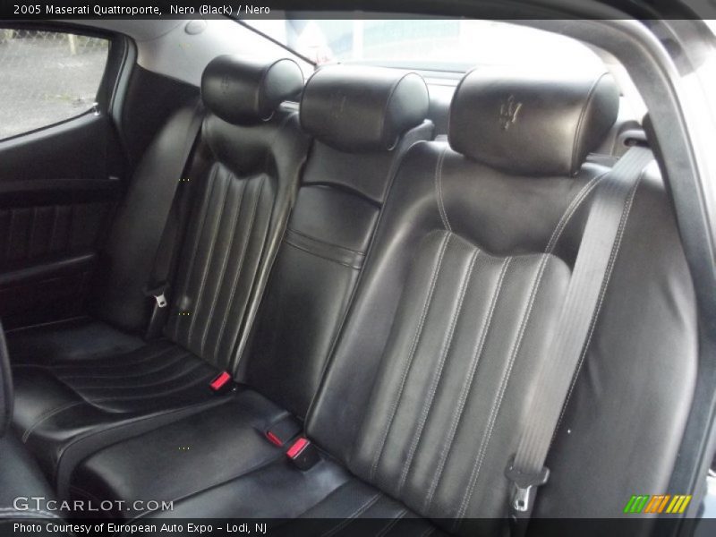 Nero (Black) / Nero 2005 Maserati Quattroporte