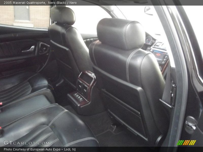 Nero (Black) / Nero 2005 Maserati Quattroporte