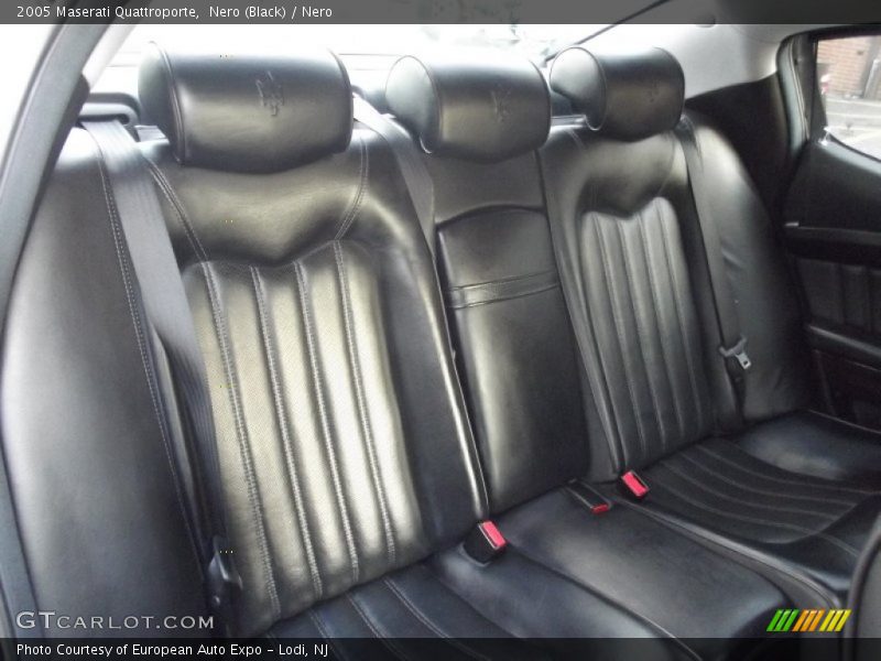 Nero (Black) / Nero 2005 Maserati Quattroporte