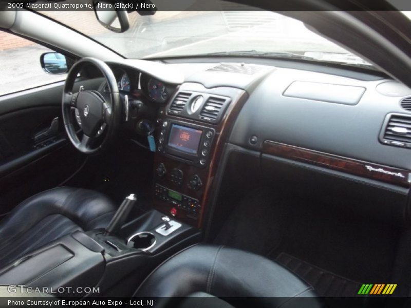 Nero (Black) / Nero 2005 Maserati Quattroporte