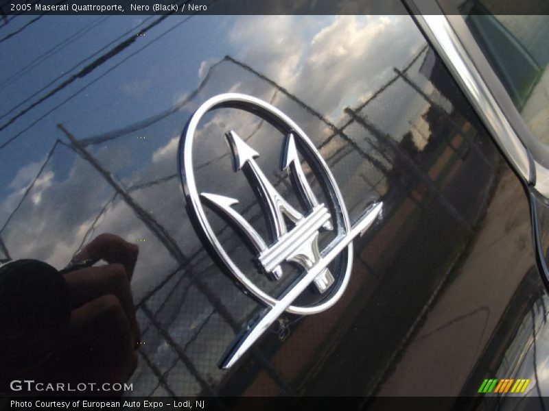 Nero (Black) / Nero 2005 Maserati Quattroporte