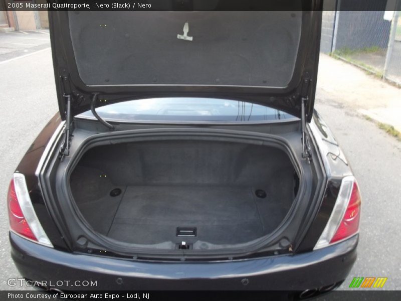 Nero (Black) / Nero 2005 Maserati Quattroporte
