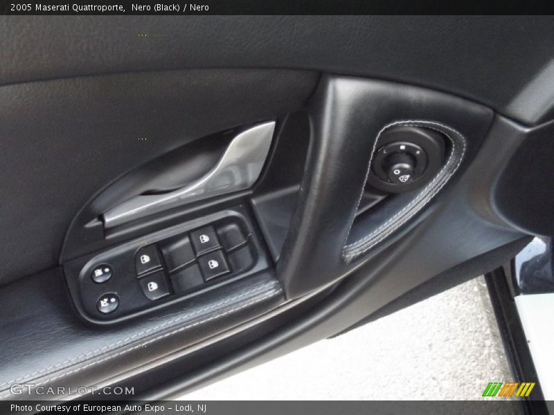 Nero (Black) / Nero 2005 Maserati Quattroporte