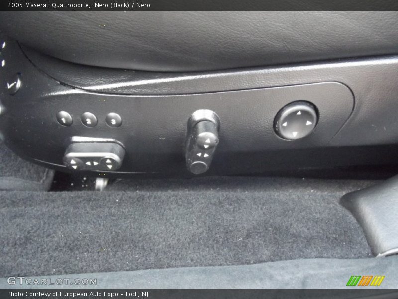 Nero (Black) / Nero 2005 Maserati Quattroporte