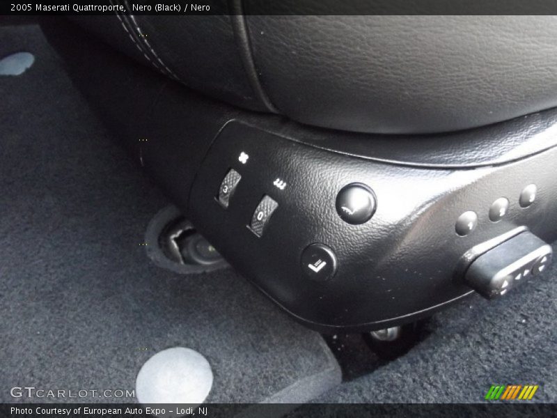 Nero (Black) / Nero 2005 Maserati Quattroporte