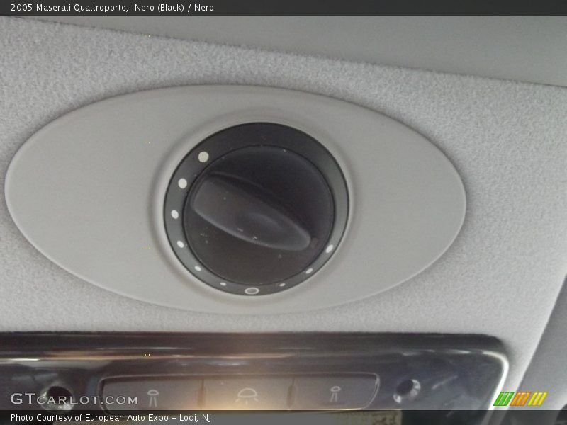 Nero (Black) / Nero 2005 Maserati Quattroporte
