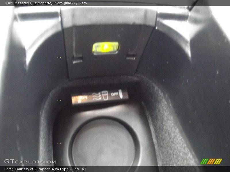 Nero (Black) / Nero 2005 Maserati Quattroporte