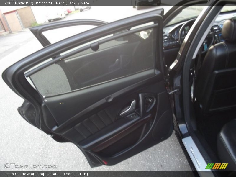 Nero (Black) / Nero 2005 Maserati Quattroporte