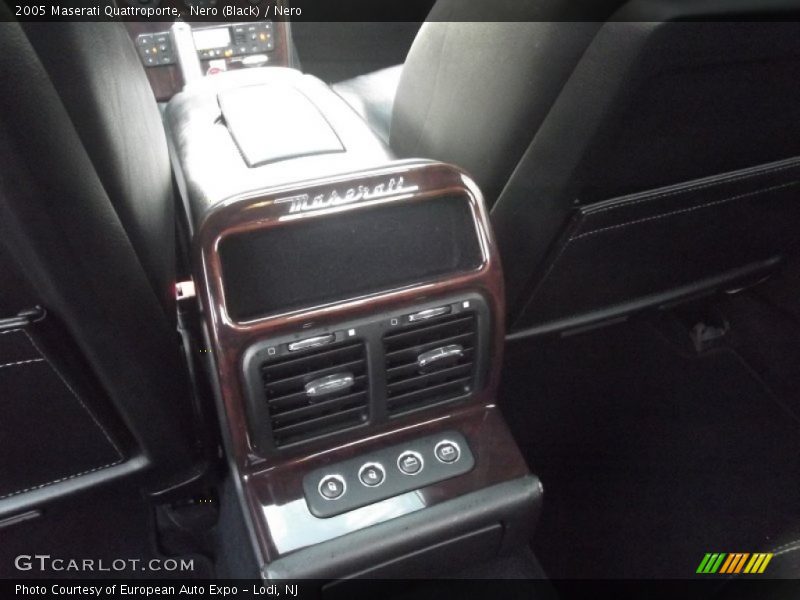 Nero (Black) / Nero 2005 Maserati Quattroporte
