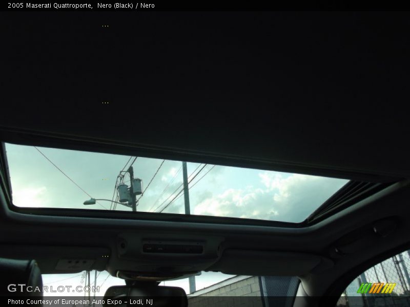 Nero (Black) / Nero 2005 Maserati Quattroporte