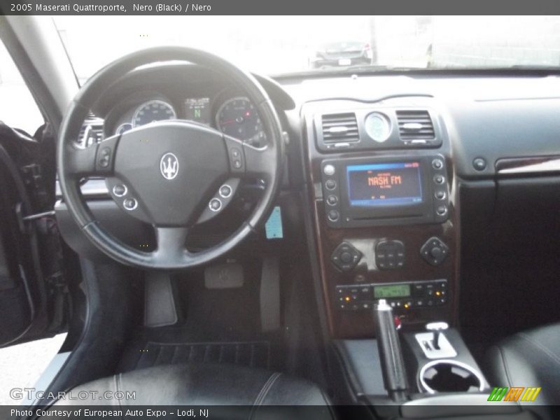 Nero (Black) / Nero 2005 Maserati Quattroporte