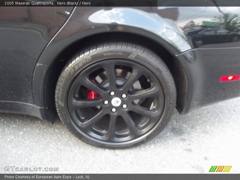 Nero (Black) / Nero 2005 Maserati Quattroporte