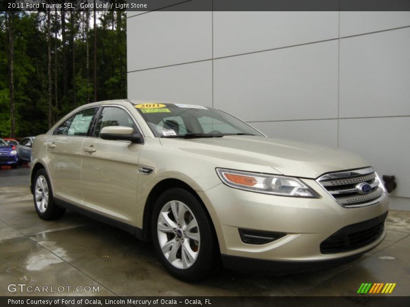 Front 3/4 View of 2011 Taurus SEL