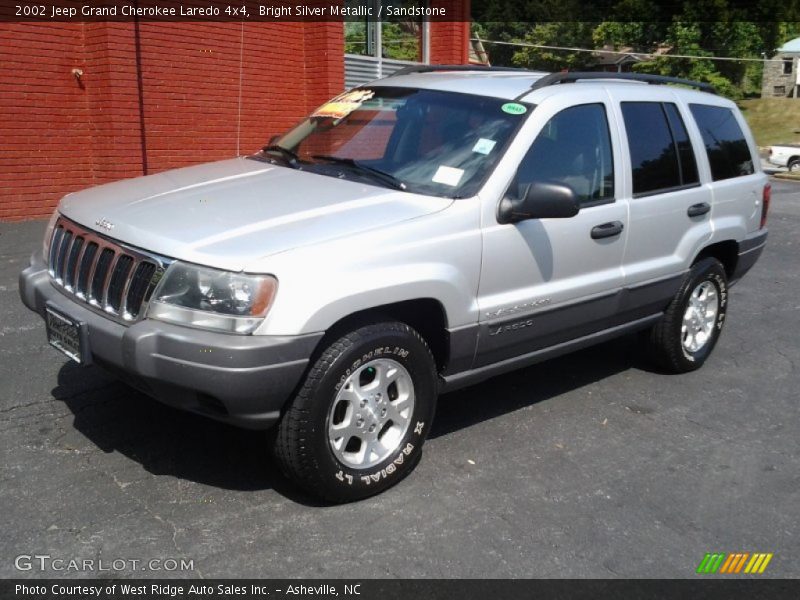 Front 3/4 View of 2002 Grand Cherokee Laredo 4x4