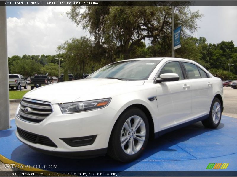 Front 3/4 View of 2015 Taurus SEL