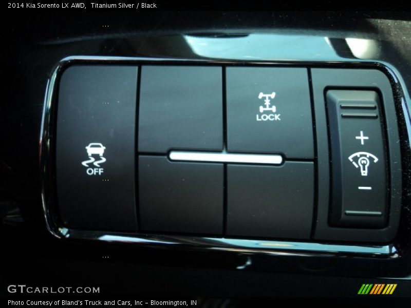 Titanium Silver / Black 2014 Kia Sorento LX AWD