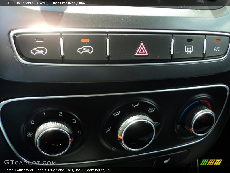 Titanium Silver / Black 2014 Kia Sorento LX AWD