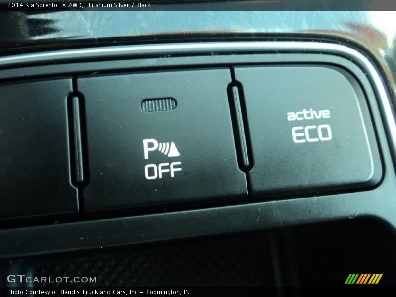 Titanium Silver / Black 2014 Kia Sorento LX AWD